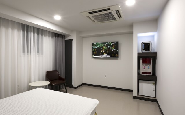 Stay 7 B&W Hotel