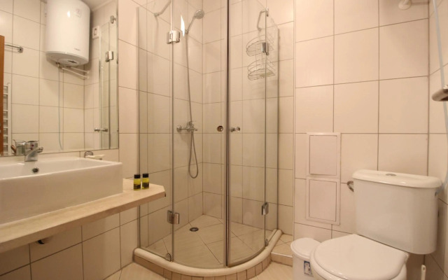 Pine Tree Apartment 2 - B7