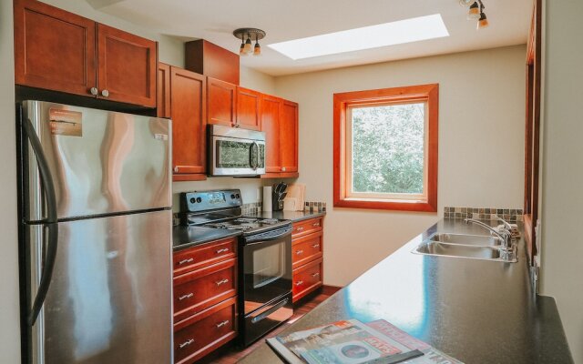 Cobble Wood & Bird Sanctuary Guest Houses