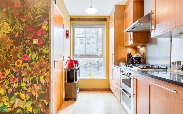 Quirky 1 Bedroom Apartment Next to Holyrood Palace