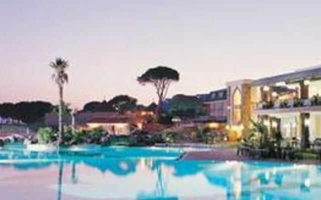 Pine Beach Club