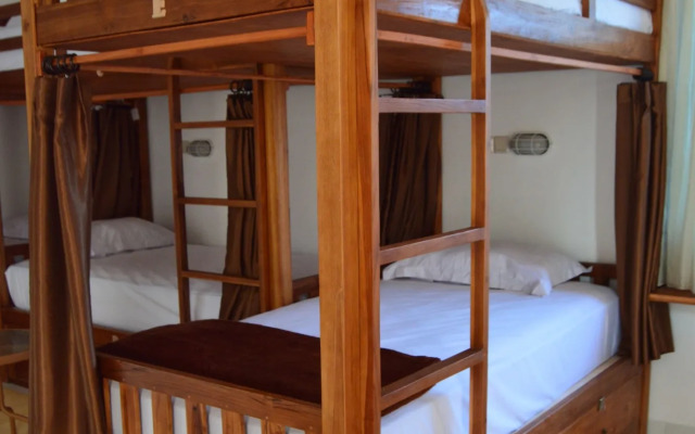 Askara Guest House - Hostel