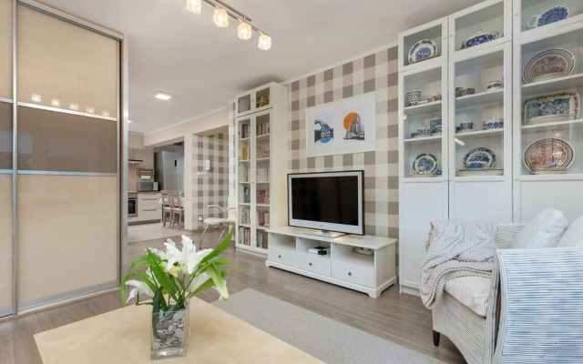 Soft Beige Raniuszka by Renters