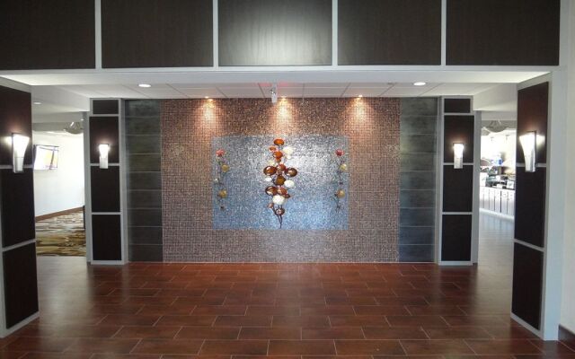 Holiday Inn Express & Suites Cleveland