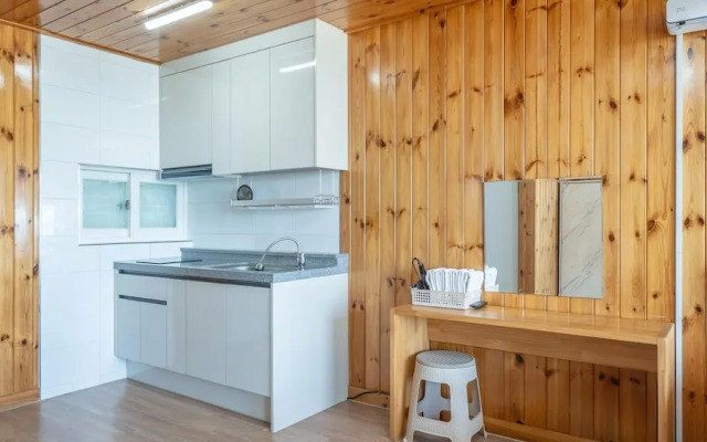 Ganghwa Marinwon Pulbilra Gajok Pension