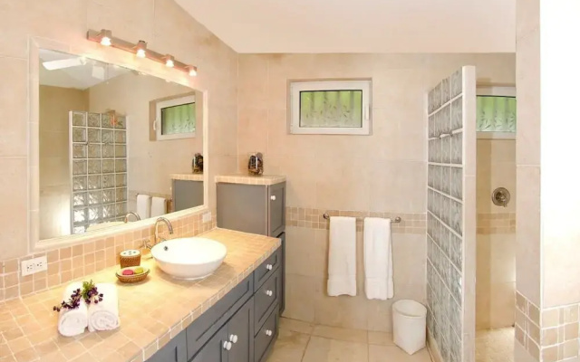 Beach House Younes by Island Properties Online
