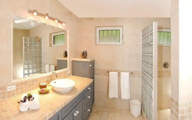 Beach House Younes by Island Properties Online