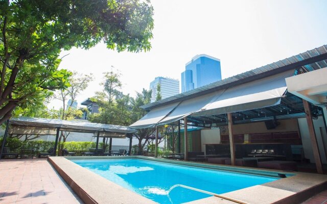 NIDA Rooms Eakamai 72 Shopping Centre