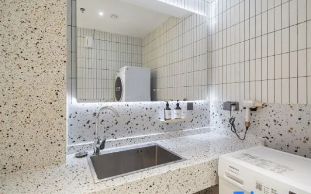 Captain No.5 Youth Hotel (Donghua University Yan'an West Road Subway Station) – Bathroom – Shanghai