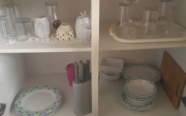 Pet Friendly - 5 Guests - 13 min to the Beach