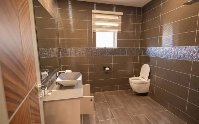 Grik Hotel - Entebbe