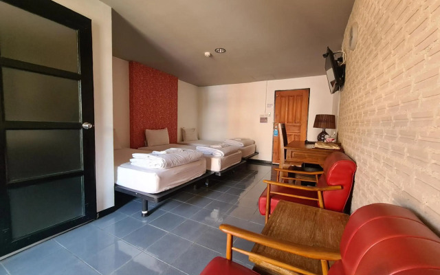 The 8 Factory Hotel Phitsanulok