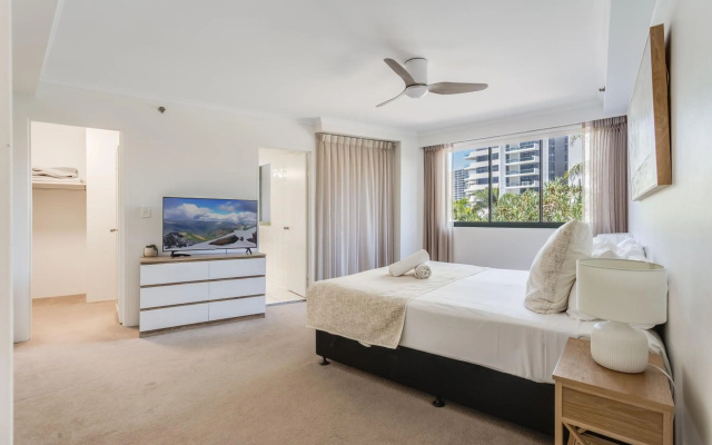 The Meriton on Main Beach – Guest Rooms – Gold Coast