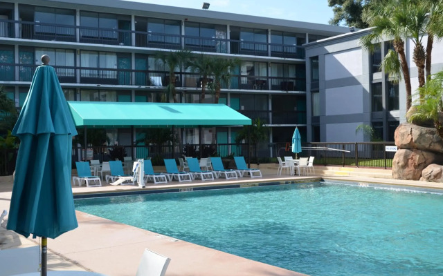 Opal Hotel & Suites