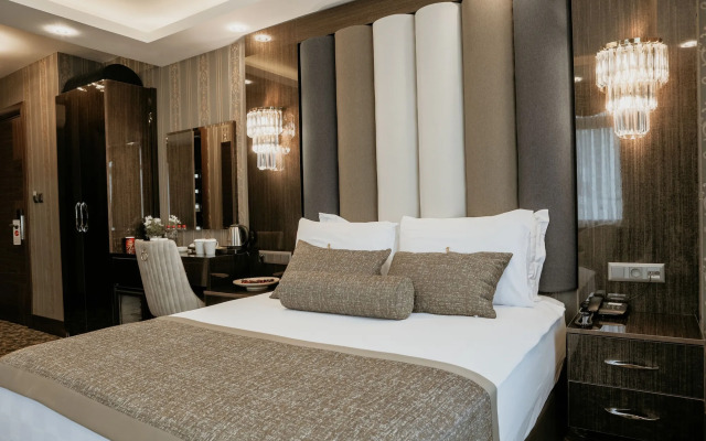 Grand Lark Otel
