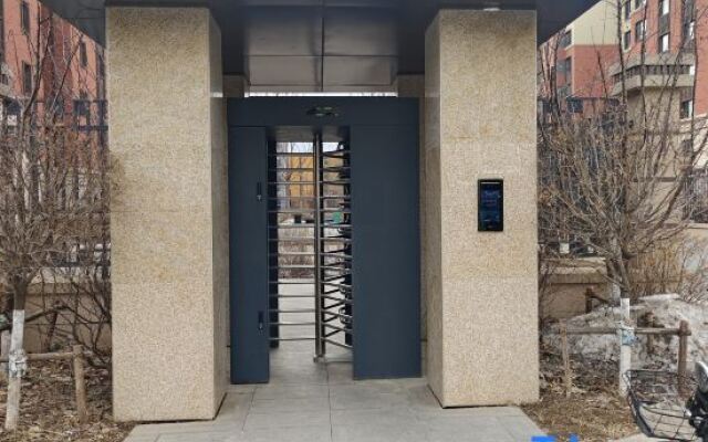 Light Luxury Banshan Hot Spring B&B (Tourism College Branch)