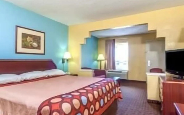 Super 8 By Wyndham Madison/Ridgeland Area