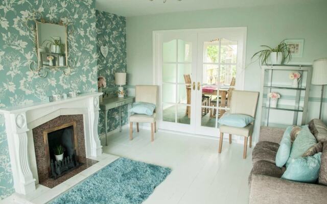 Elegant 3-Bed House w/ Garden