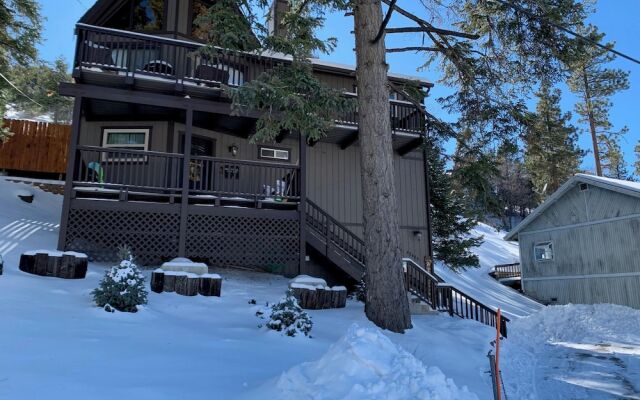 Moonridge Treetop Retreat