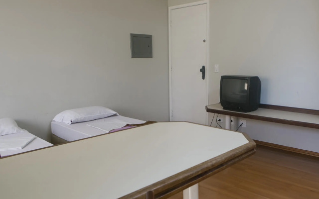 Central Plaza Flat
