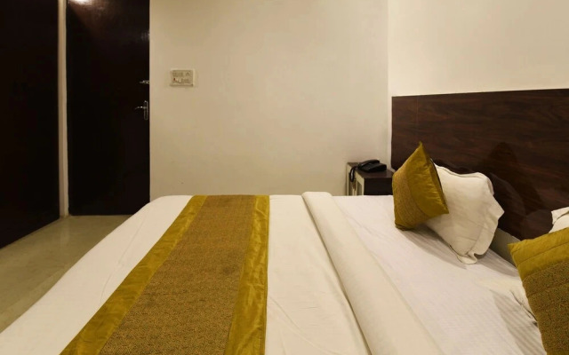 OYO Flagship 18618 Ocean Blue Residency