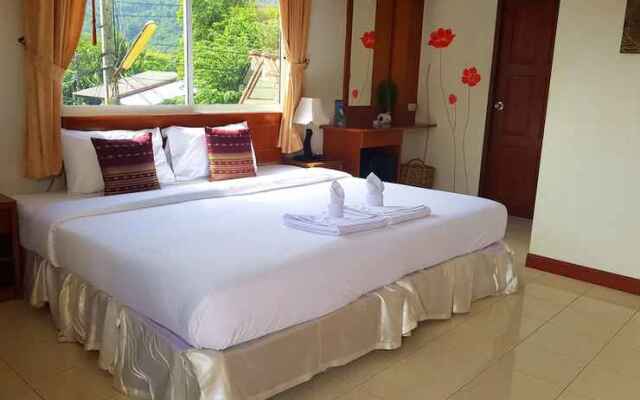 Baan Chayna Lounge Resort