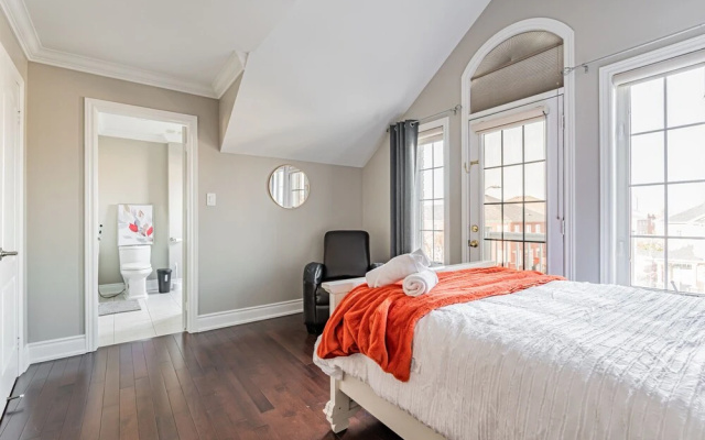 Luxury Villa - Mississauga Square One