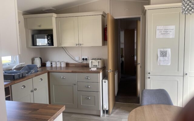 Stunning 3-bed Caravan in Clacton-on-sea