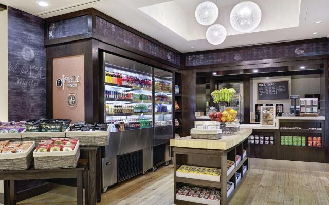 DoubleTree by Hilton Washington DC - Crystal City