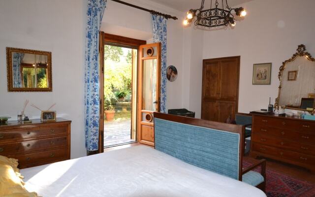 Charming Villa in Tuscany With Swimming Pool
