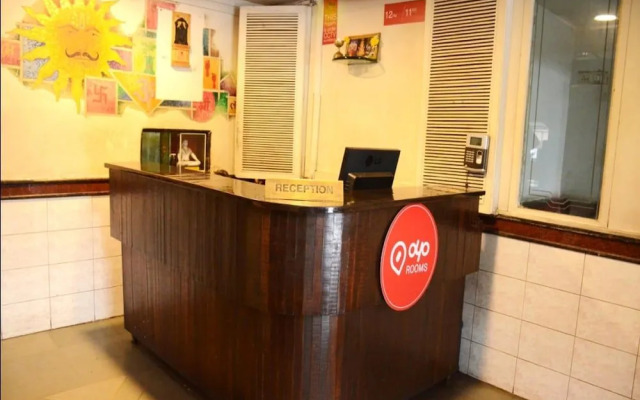 OYO 1216 Hotel New White House