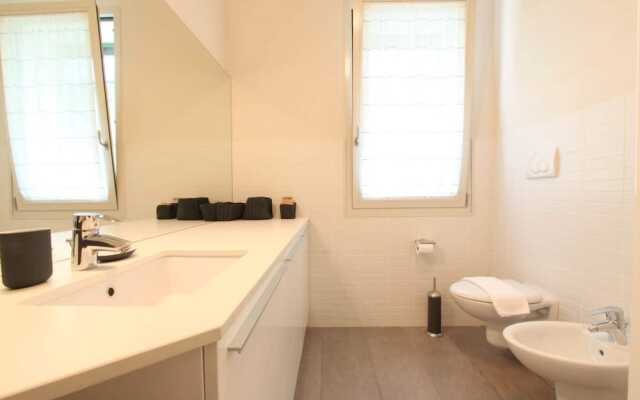 The Green House on the Lake