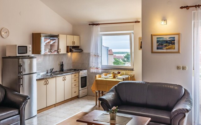 Stunning Home in Liznjan With Wifi and 3 Bedrooms
