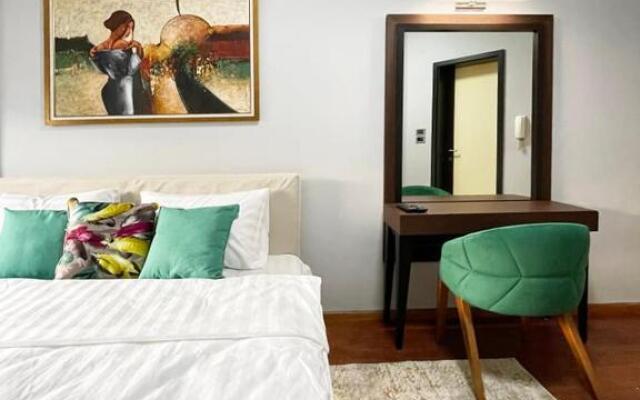 He-Ra Apartment 4