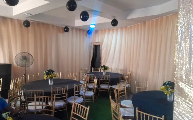 Oakspring Hotel & Luxury Suites