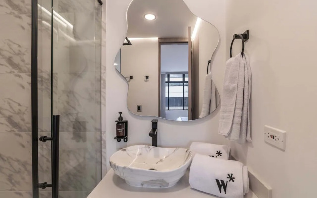 w Elegant 3BR w Outdoor Balcony