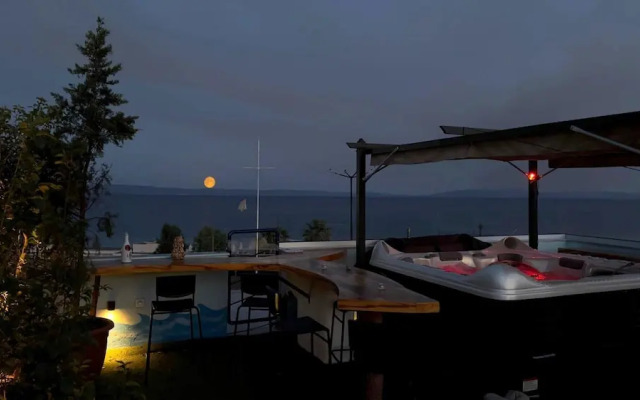Rooftop Loft With Jacuzzi