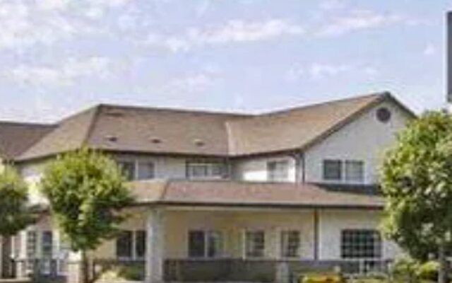 Super 8 By Wyndham Gresham Portland Area OR