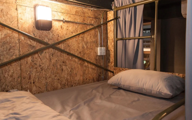 Zhelter Hostel Bangkok by ZUZU