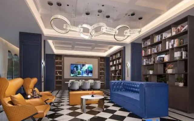 OKDAY Hotel (Huarong People's Square County Government)