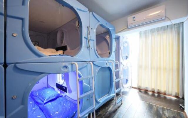 You Wo capsule Hostel
