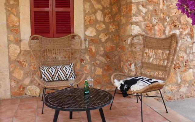 Lovely 4-Bed House close to Campos and beaches