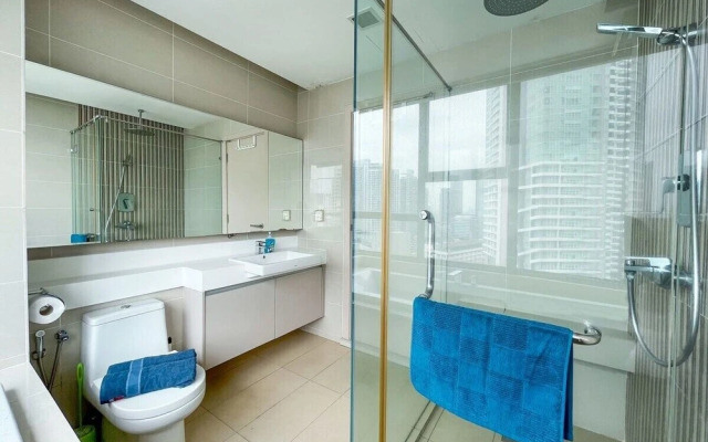 Modern High Floor 3BR Apt Bathtub Bkt Bintang