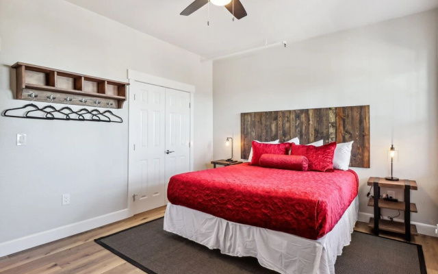 Mountain-view Deck: Stylish Virginia City Apt!