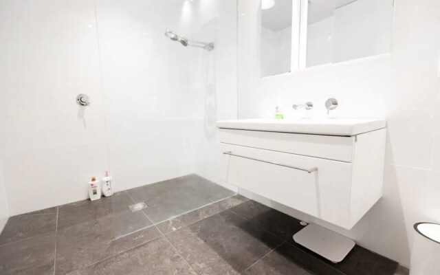 Luxury 4 Bedroom Home With Private Cinema