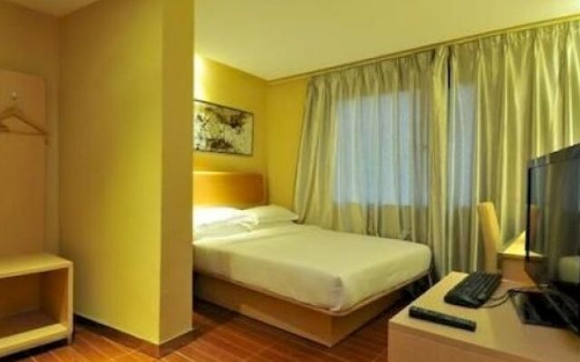 Aira Hotel