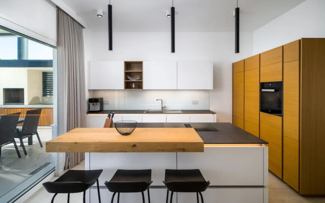 Acadia Beach Villas & Apartments, Slatine