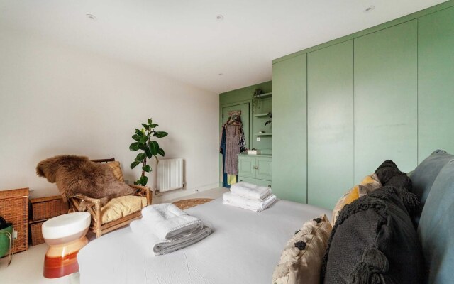 Beautiful Modern Apartment Centrally Located