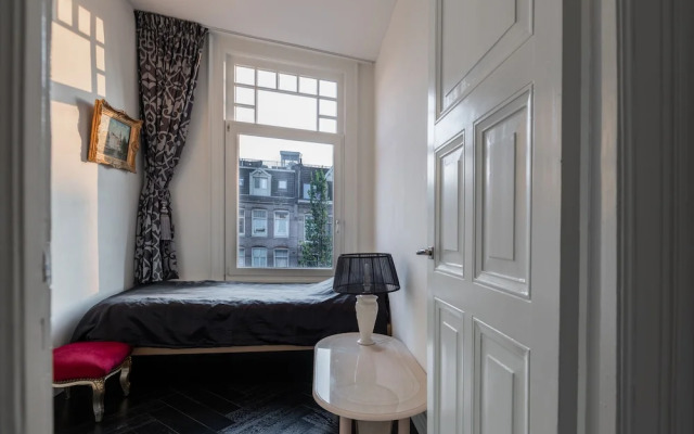 Dina Perla Lodges shared home in museum district