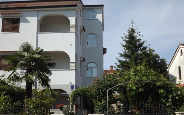 Apartment Slisko with Terrace and Garden